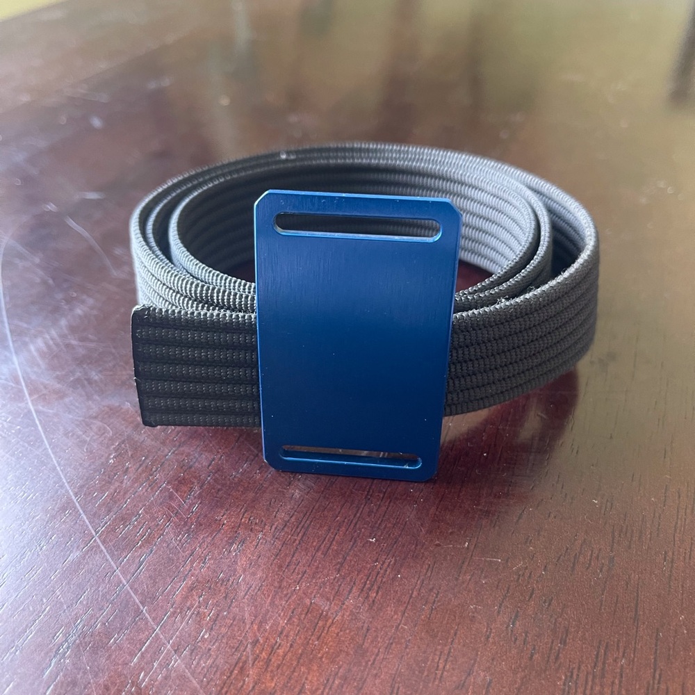 Grip6 Slim belt with blue buckle Medium